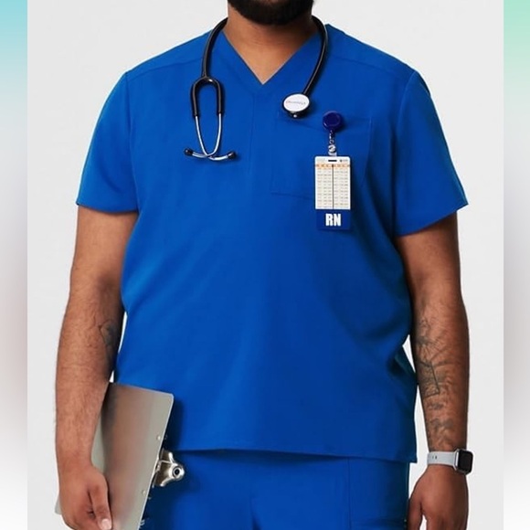 Fabletics Men’s Helix 1-Pocket Scrub Top Wrinkle-Resisting  Chest Pocket - Picture 1 of 10